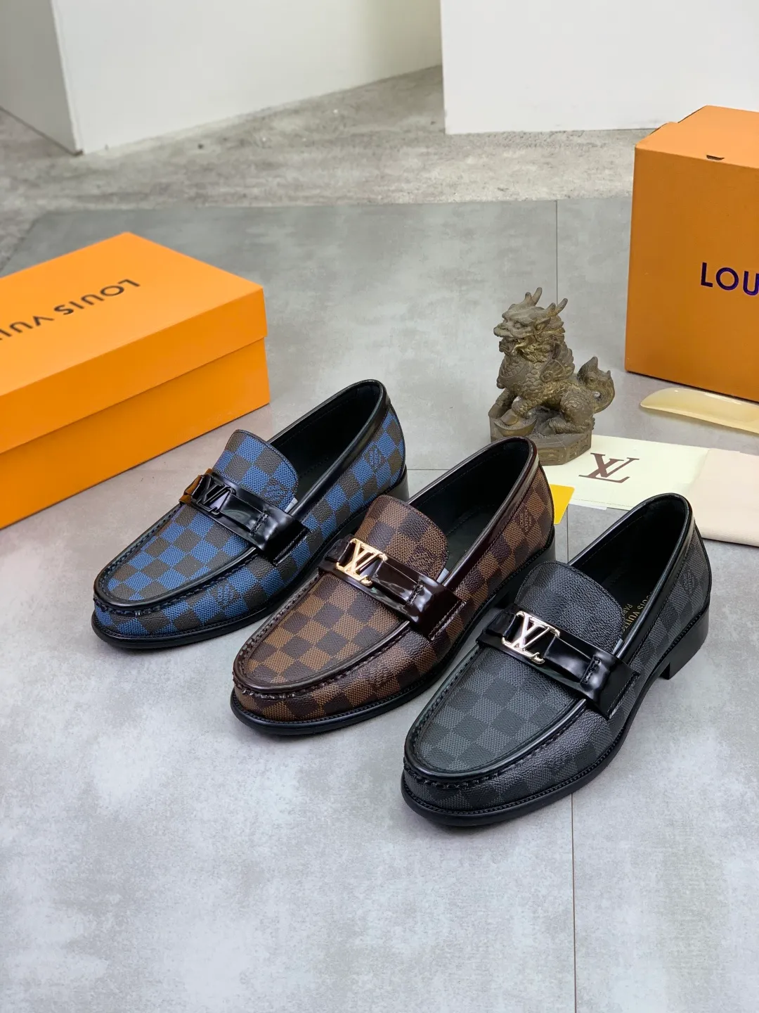 Men's men's shoes 💰P520 New style 💶[LOUIS VUITTON] Water-dyed Niuli Original order New style 🍀LV Louis Vuitton *——Top version of LV classic leather shoes! Made of imported original calfskin, original leather side strips and wear-resistant high-end rubber outsole! High quality products! Color: Black optional Size: 39-44 (45 customized)
